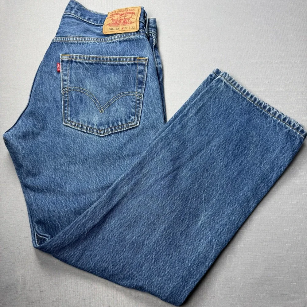 Levis 501 Original Fit Jeans Mens 32x32 Medium Wash Blue Straight Leg Denim
